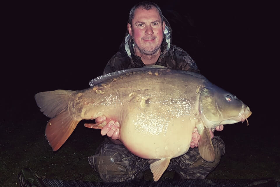 Carp King with a 33lb 4oz Mirror Carp