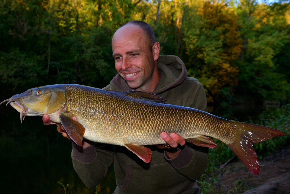 Barbel Fishing on the River Wye with Dean Macey - Hinders Baits