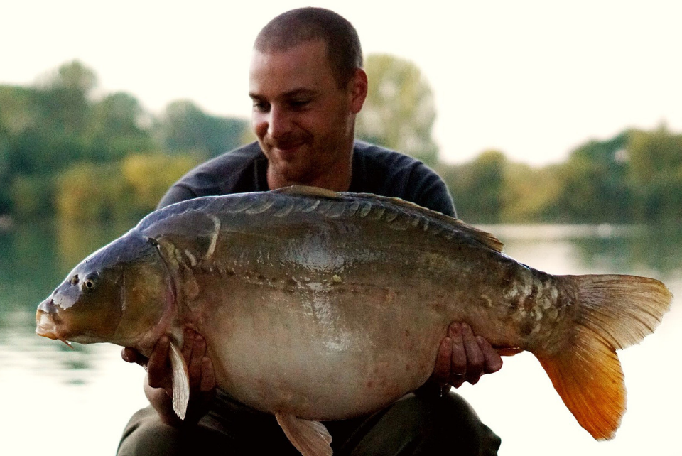 Callum lands Single Scale from Ham Pool - Hinders Baits
